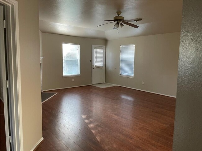 Building Photo - 9311 Parkmore Dr