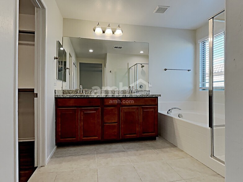 Building Photo - 7700 Flowering Quince Dr