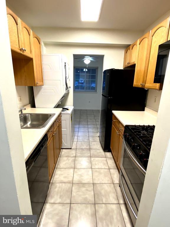 Building Photo - 1531 Colonial Dr