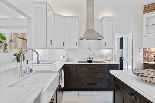 Building Photo - 13 Cleveland Ct