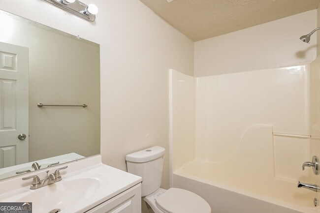 Building Photo - 2270 Village Dr
