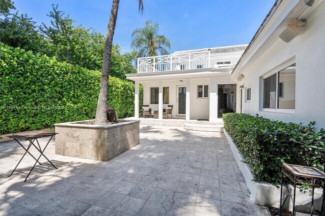 Building Photo - 9200 N Bayshore Dr