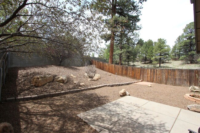 Building Photo - Remodeled End-Unit Townhome @ Village at Elk Run | 3 Bed, 2.5 Bath + 2-Car Garage