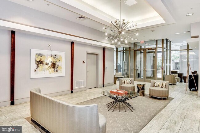 Building Photo - 3650 S Glebe Rd