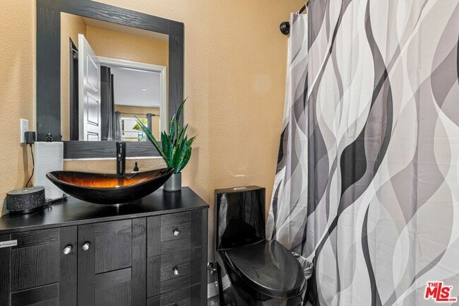 Building Photo - 720 Grace Ave