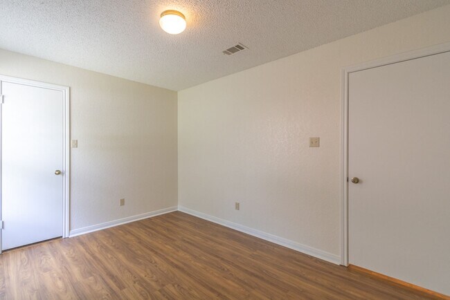 Building Photo - 2411 Raintree Path