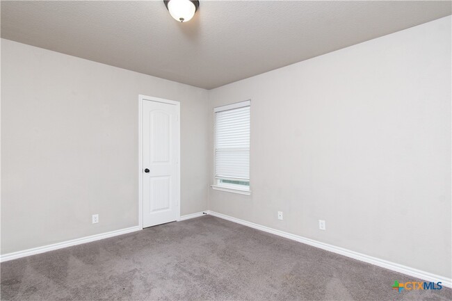 Building Photo - 6703 Keechi Valley Dr