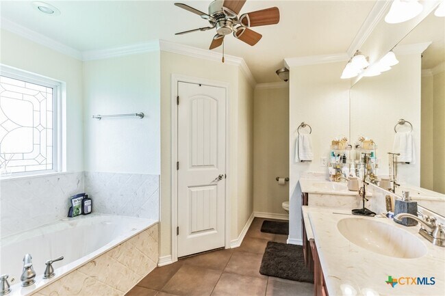 Building Photo - 1507 Hazelnut Dr
