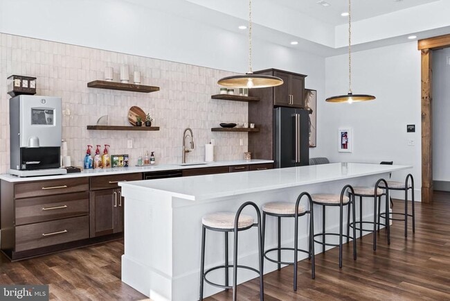 Building Photo - 2768 Maplewood Cir