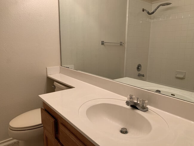 Building Photo - CHARMING 2 STORY IN DESIRED COMMUNITY*OPEN...