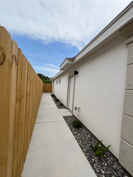 Building Photo - 7703 N 58th Ln