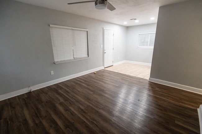 Building Photo - 3196 N Ridge Rd