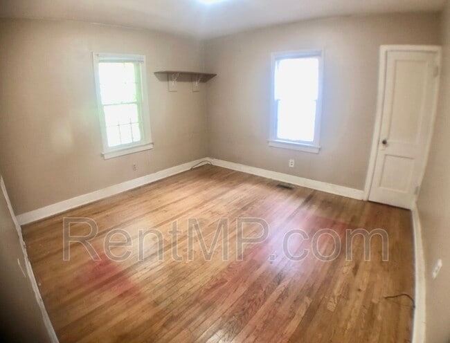 Building Photo - 909 Douglas St