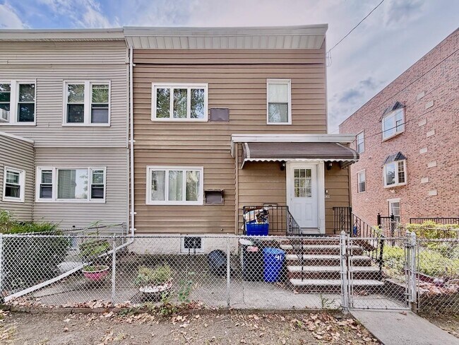 Building Photo - 41 Washburn St