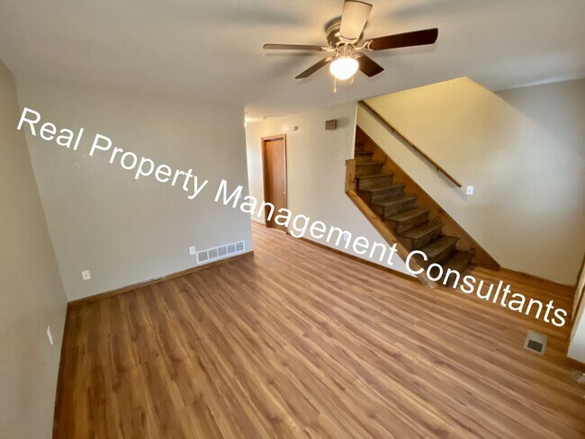 Building Photo - Redbud Ridge 7