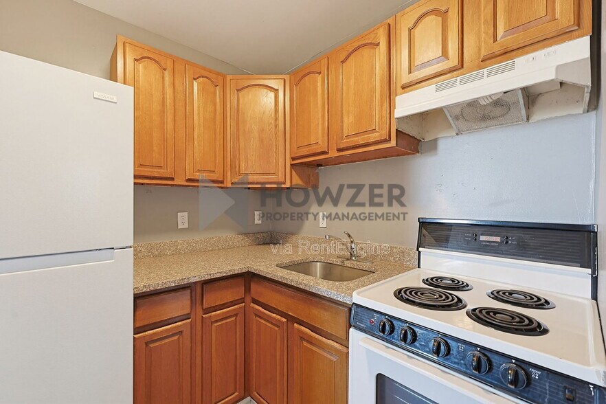 Building Photo - 112 Clark St