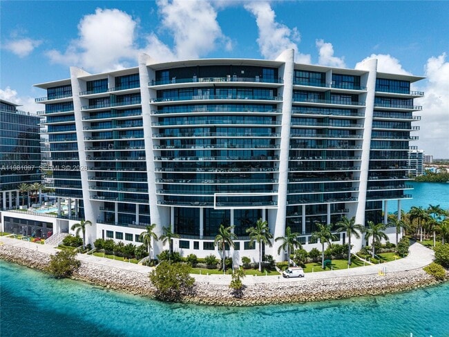 Building Photo - 5500 Island Estates Dr