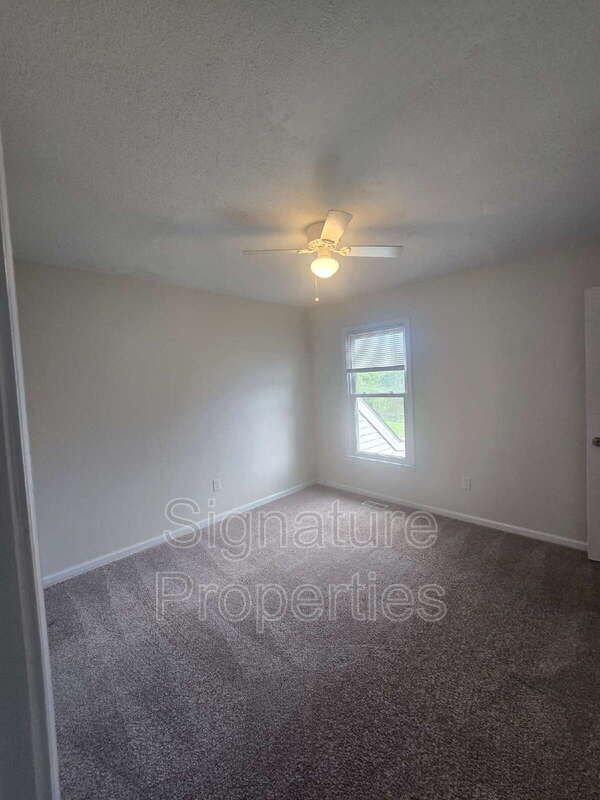 Building Photo - 3831 Buchanan Dr