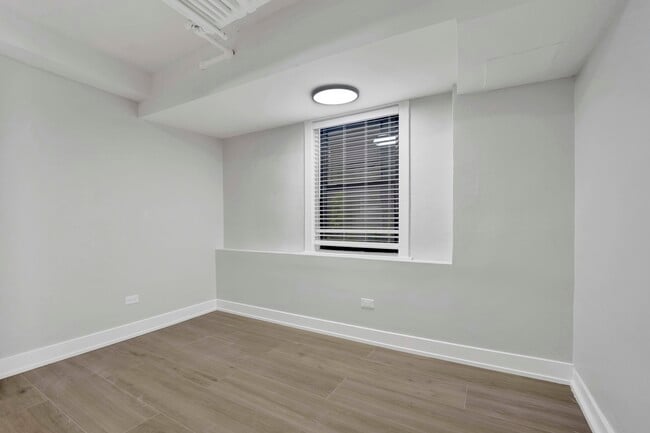 Building Photo - 2959 N Damen Ave