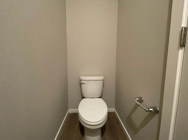 Building Photo - Modern 3-Bed, 2.5-Bath Home with Quartz Counters, Central A/C, and Prime Location!