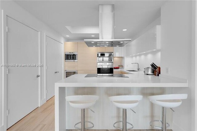 Building Photo - 17111 Biscayne Blvd