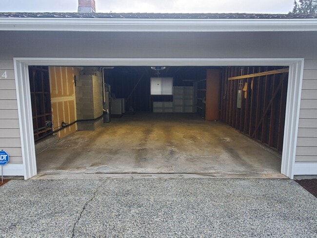 Building Photo - Charming Rambler in Renton Highlands