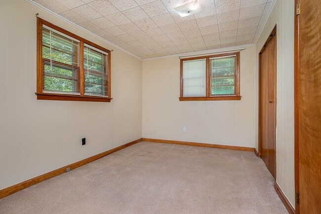 Building Photo - West Asheville House