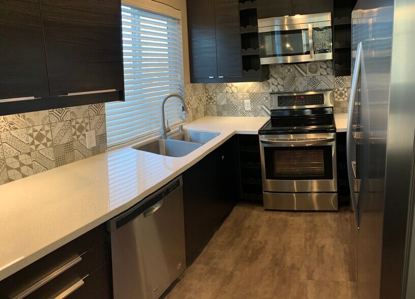 Building Photo - 412 Kirman Ave