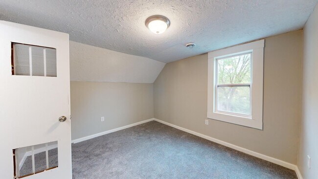 Building Photo - 12000 Bennington Ave
