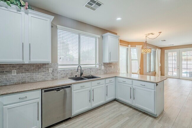 Building Photo - 2407 W Fawn Dr