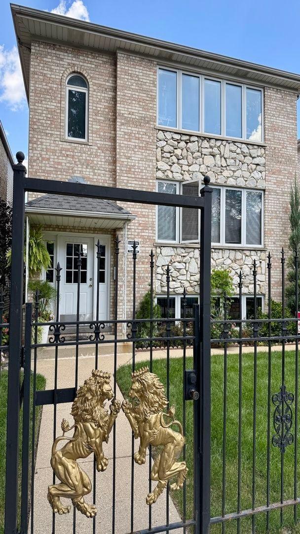 Building Photo - 3 bedroom in Chicago IL 60625