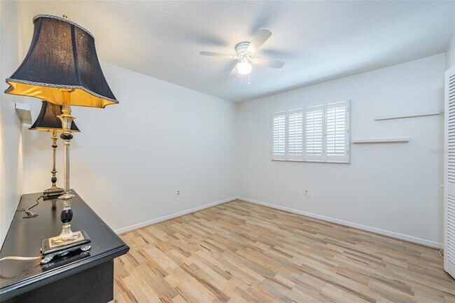 Building Photo - 6042 1st Ave S