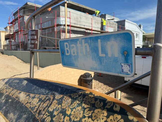 Building Photo - 1033-1035 Bath Lane