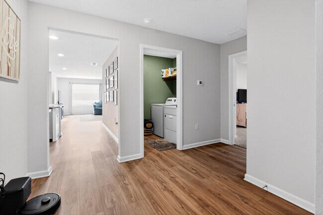 Building Photo - 727 Quintana St