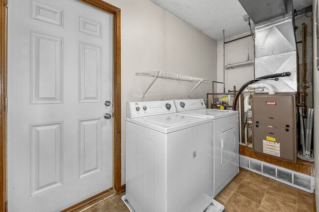 Building Photo - 1320/1322 Idaho