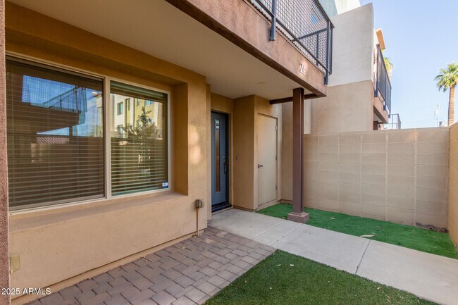 Building Photo - 820 N 8th Ave