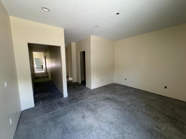 Building Photo - 721 Charlotte Ave