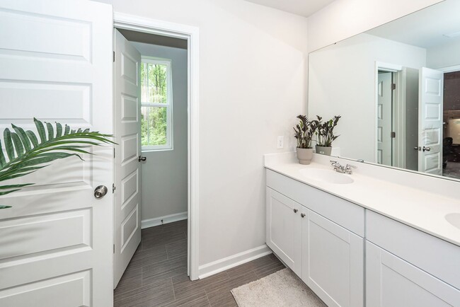 Building Photo - 3 Bedroom 2.5 Bath Single Family Home in W...