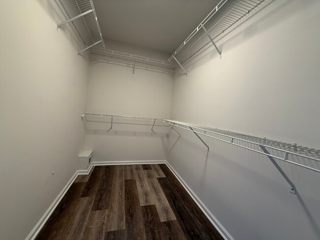 Building Photo - 107 Stoneshire Dr