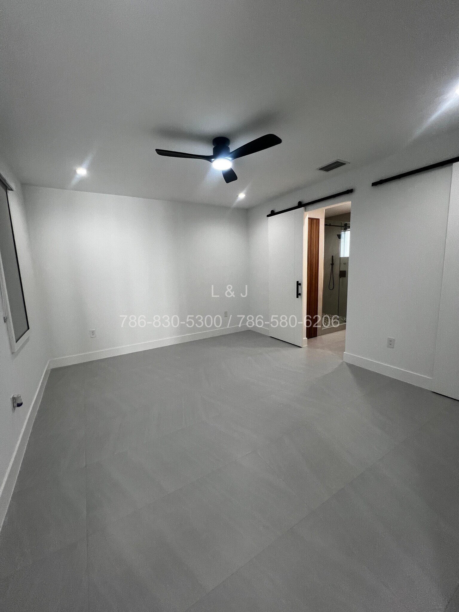 Building Photo - 920 SW 71st Ave