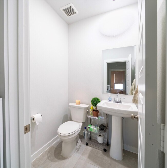 Building Photo - 21802 Blue Daisy Ct