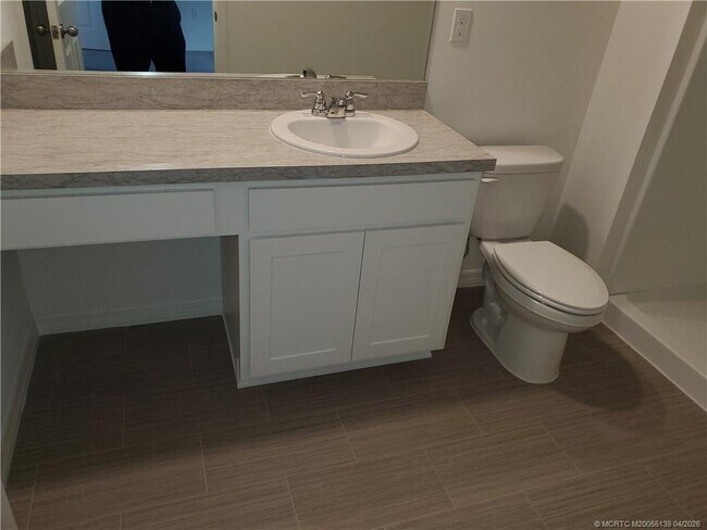 Building Photo - 611 SW McComb Ave