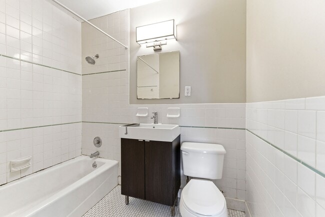 Building Photo - 202 Warren St SE