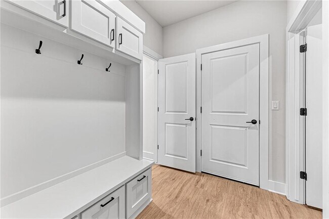 Building Photo - 1841 Utopia St