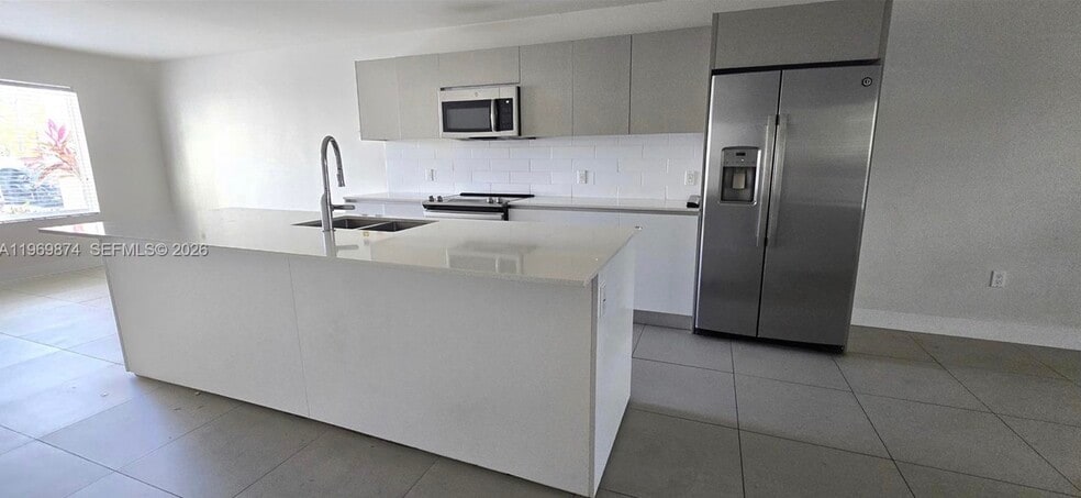 Building Photo - 2535 NE 193rd St