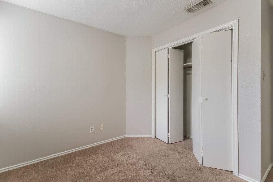 Building Photo - 16111 Rosenridge Dr