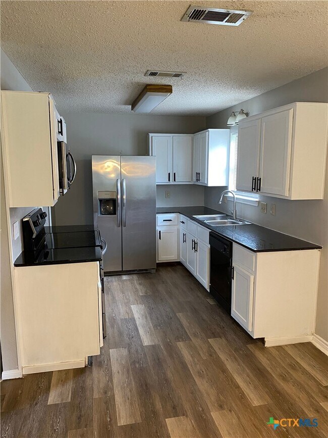 Building Photo - 414 Baumann Dr