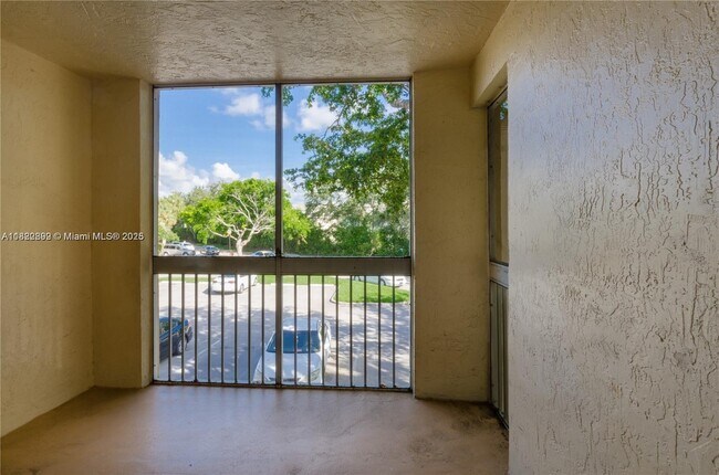 Building Photo - 9855 Westview Dr