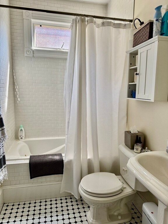 Building Photo - 54 Chestnut St