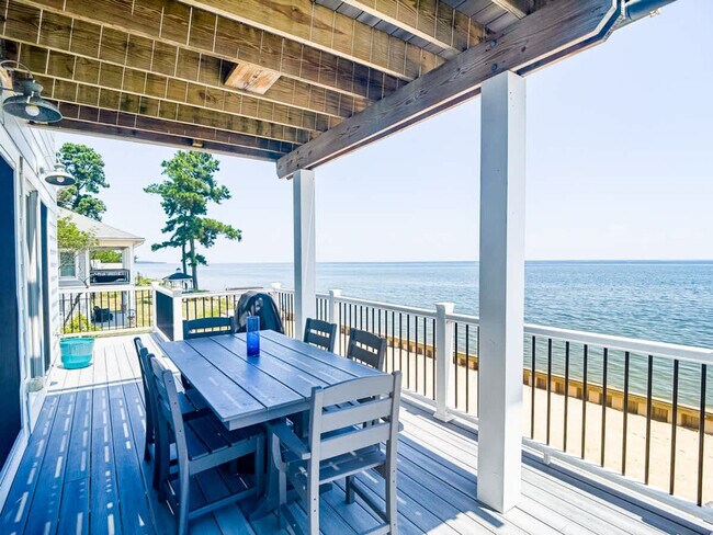 Building Photo - 15378 Holly Dr